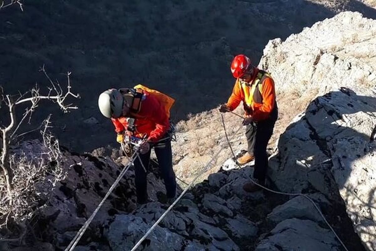 نجات جان مرد گرفتار در ارتفاعات خامی