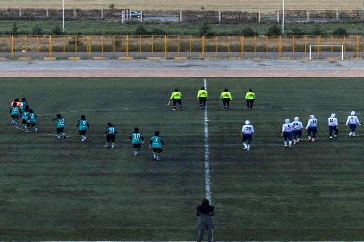 حضور نماینده ی فوتبال بانوان استان در مسابقات لیگ دست یک کشور