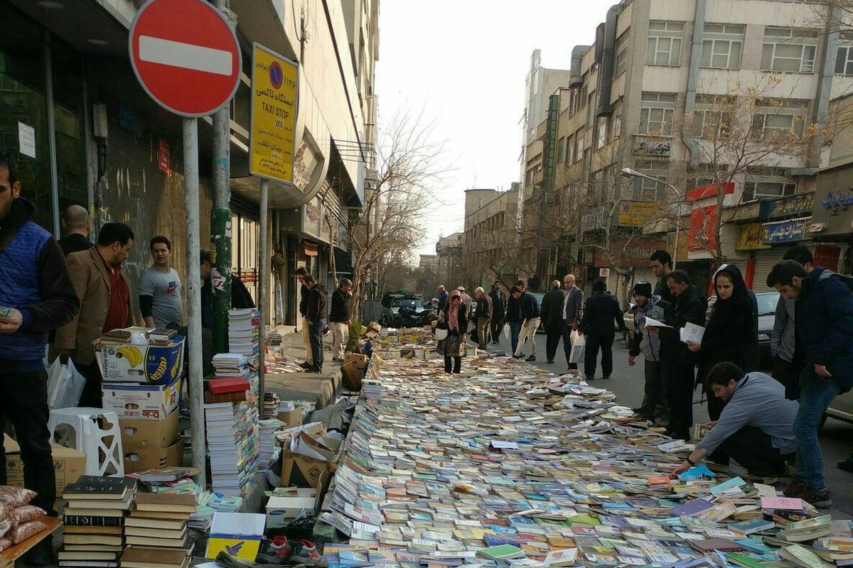 گرانی آفت جان کتاب و کتابخوانی/پادکست ها در رقابت با کتاب های کاغذی