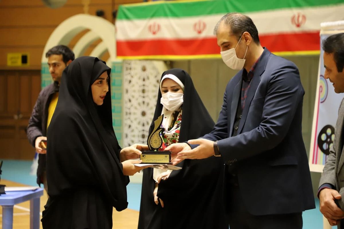 اختتامیه جشنواره تولیدات هنر با محوریت با محوریت اشتغال زایی 
جوانان برگزار شد