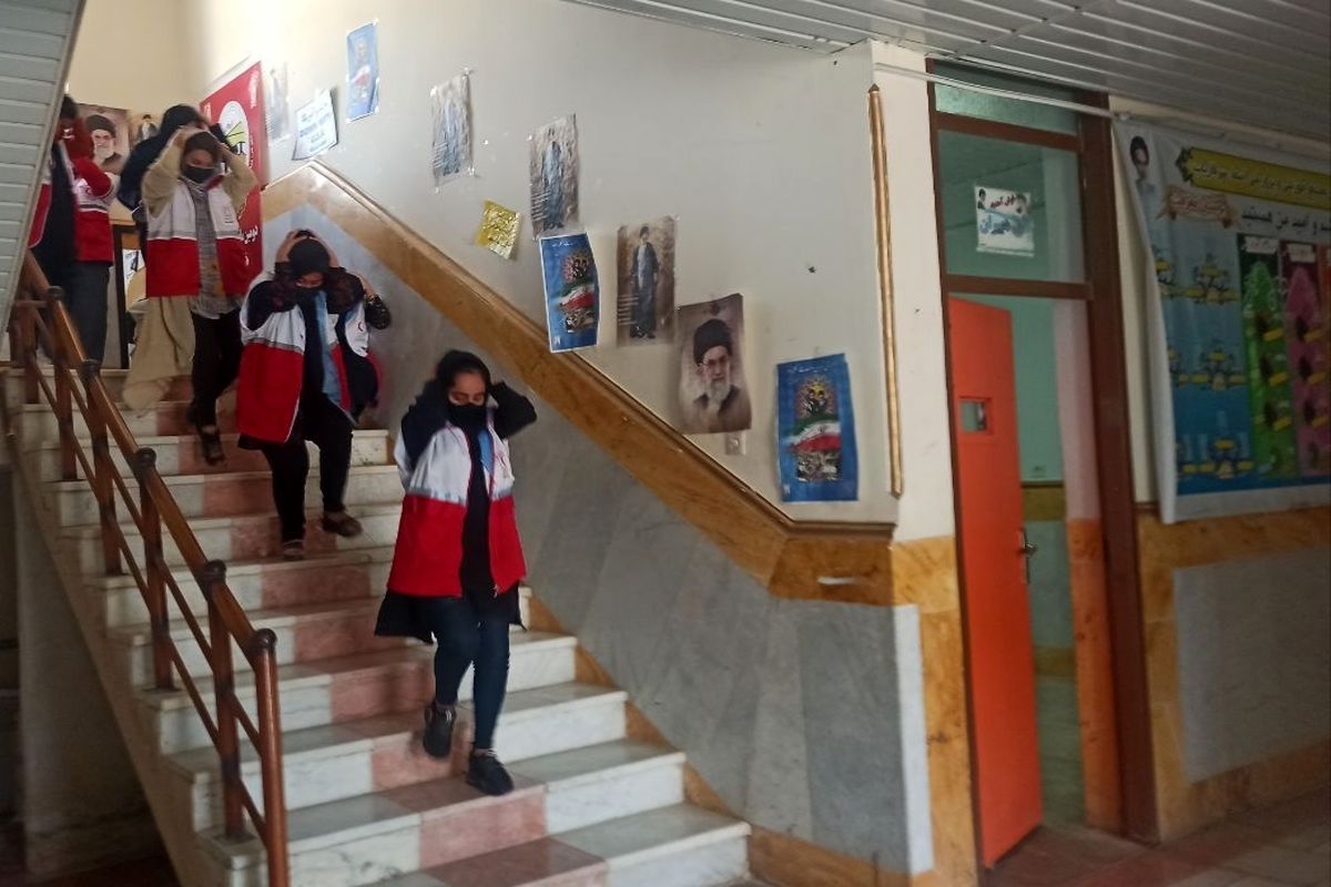 برگزاری مانور زلزله و خروج اضطراری در سرفاریاب