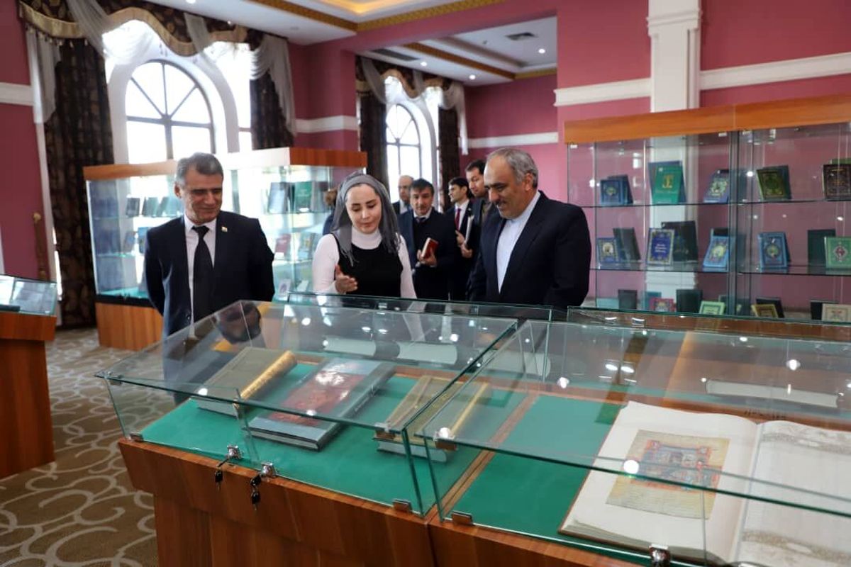 سفیر ایران در تاجیکستان از کتابخانه ملی دوشنبه بازدید کرد