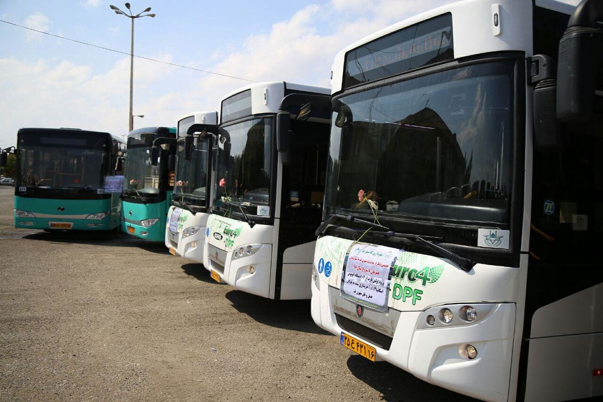 ورود ۵۲ دستگاه اتوبوس شهری جدید به ناوگان حمل‌ونقل عمومی شهر قم