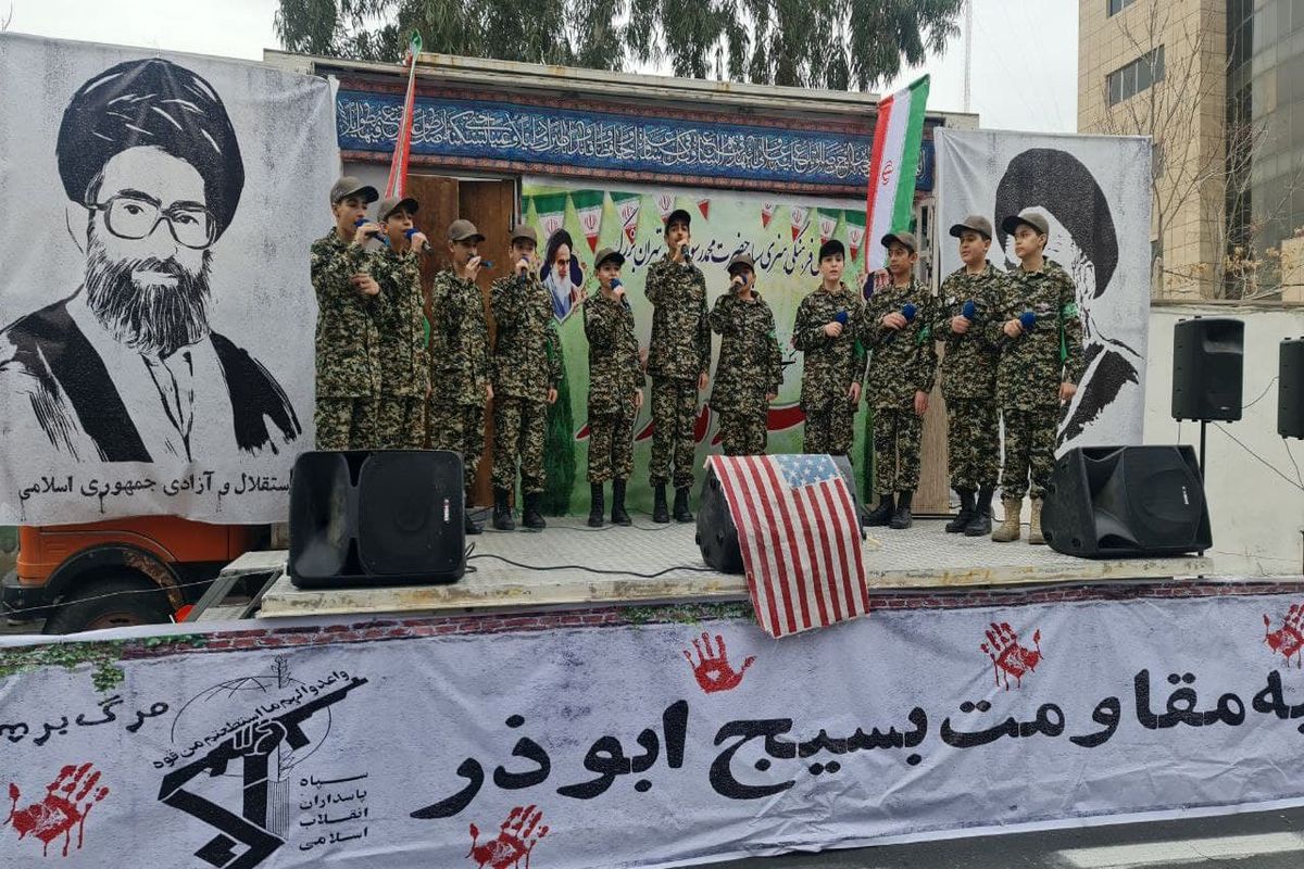 حضور سربازان کوچک حاج قاسم در راهپیمایی ۲۲ بهمن