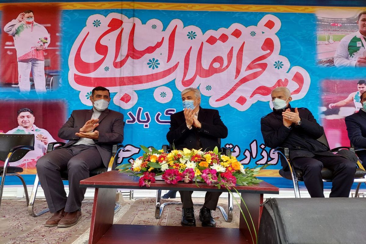 حضور وزیر ورزش و جوانان در مراسم راهپیمایی ۲۲ بهمن