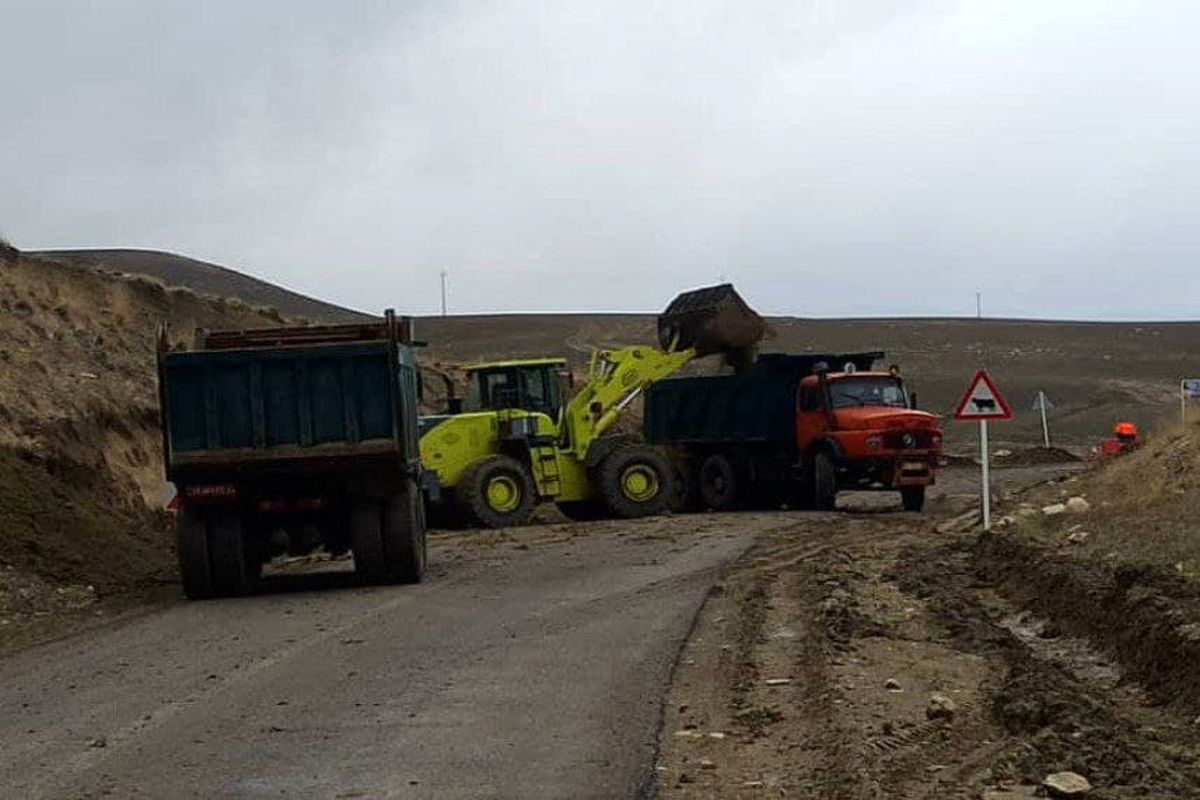 اجرای عملیات ترانشه برداری در ۷۵ کیلومتر از محورهای مواصلاتی شهرستان سردشت
