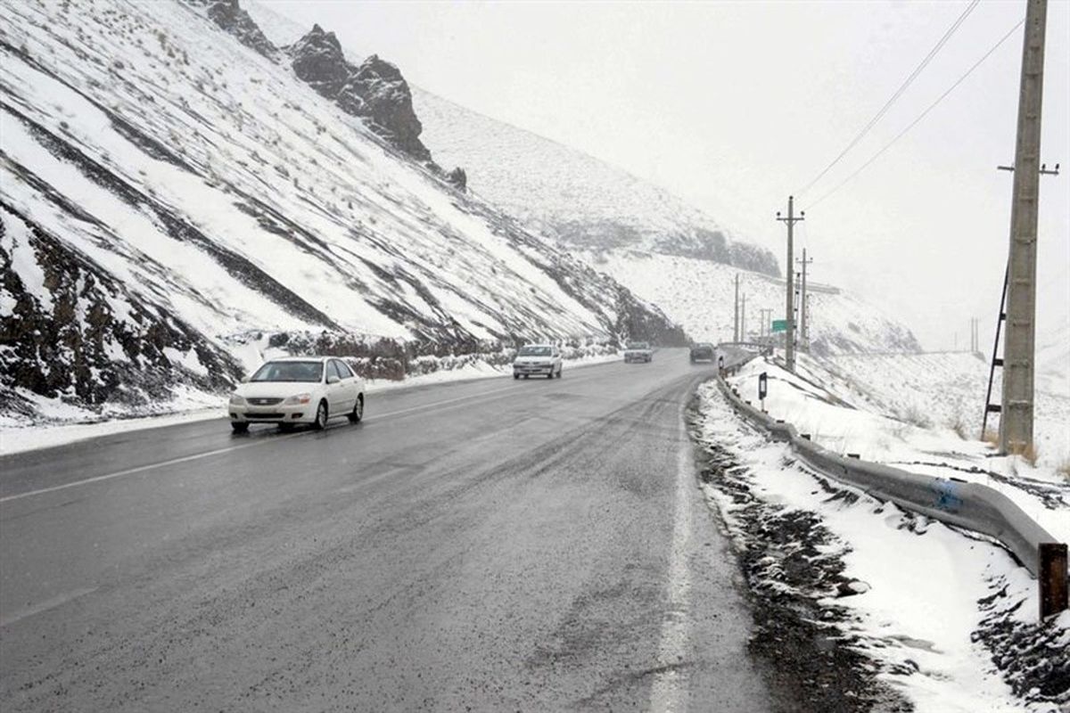 بارش پراکنده برف و باران در محور چالوس