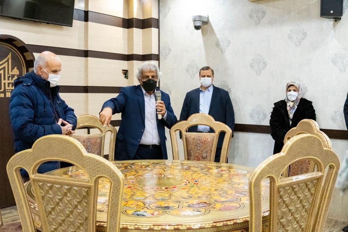 «میز صلح» در اتاق بازرگانی اصفهان رونمایی شد