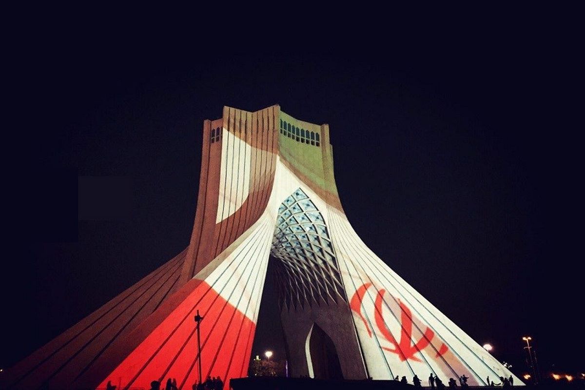 پخش دیدار ایران و عراق از برج آزادی/ جشن صعود احتمالی با ارکستر سازهای بادی