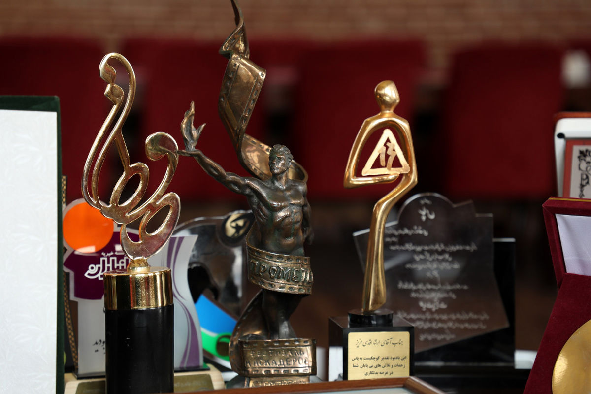 اهداء  جوایز و یادگاری‌های زنده یاد «ارشا اقدسی» به موزه سینمای ایران