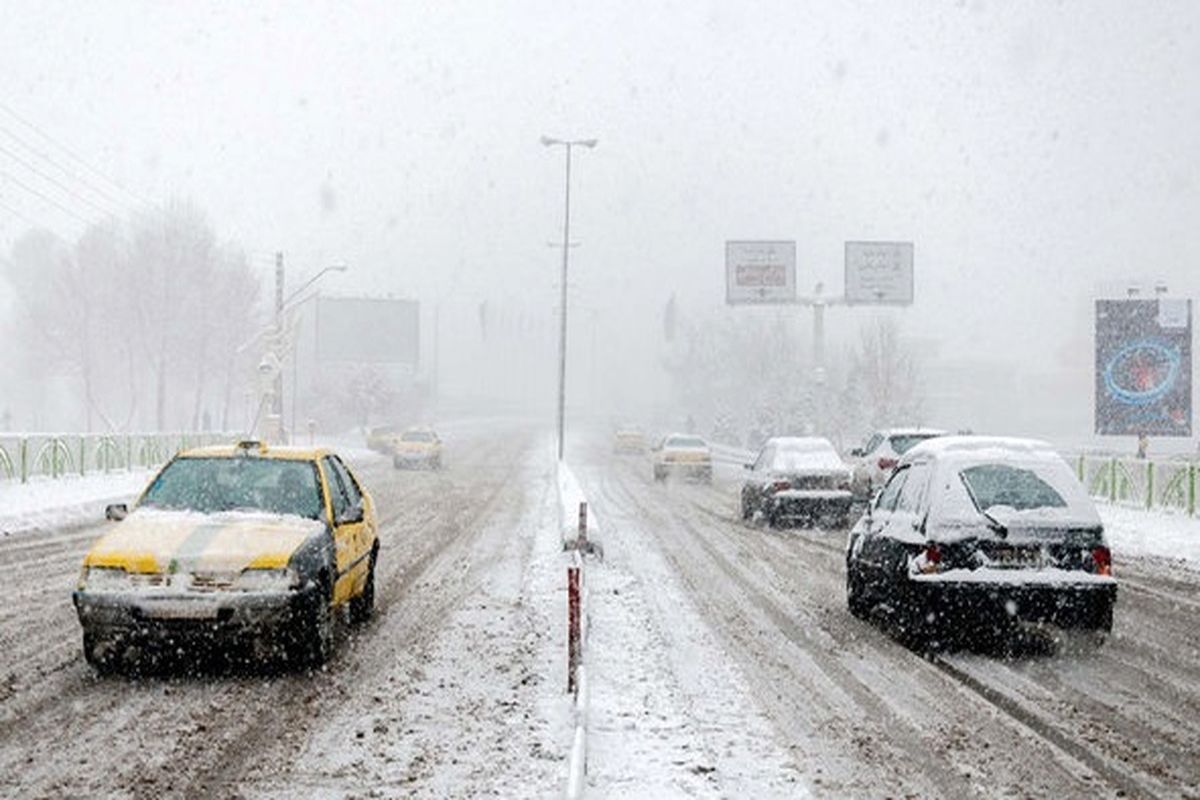 بارش برف و باران در جاده‌های شمال کشور