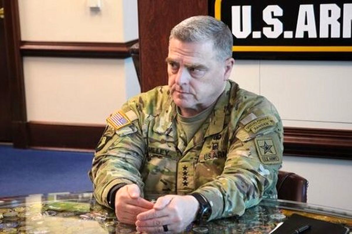 سفر رئیس ستاد مشترک ارتش آمریکا به فرودگاهی نامشخص در نزدیکی اوکراین