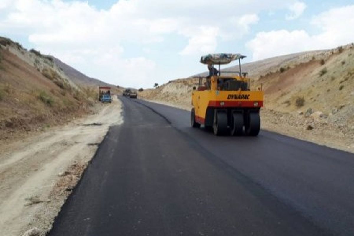 طرح لکه گیری و روکش آسفالت محور قلعه رئیسی -دیشموک آغاز شد