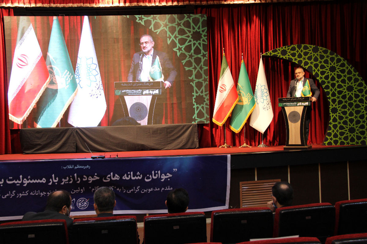 حسینی: بیانیه گام دوم تبدیل به گفتمان قالب و مطالبه مردمی شود/ تاریخی: محیط مدرسه را گام دومی بکنیم