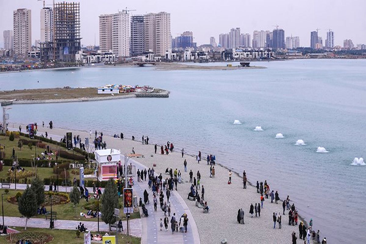معبر شرقی دریاچه شهدای خلیج فارس به دلیل نشتی لوله آب مسدود شد