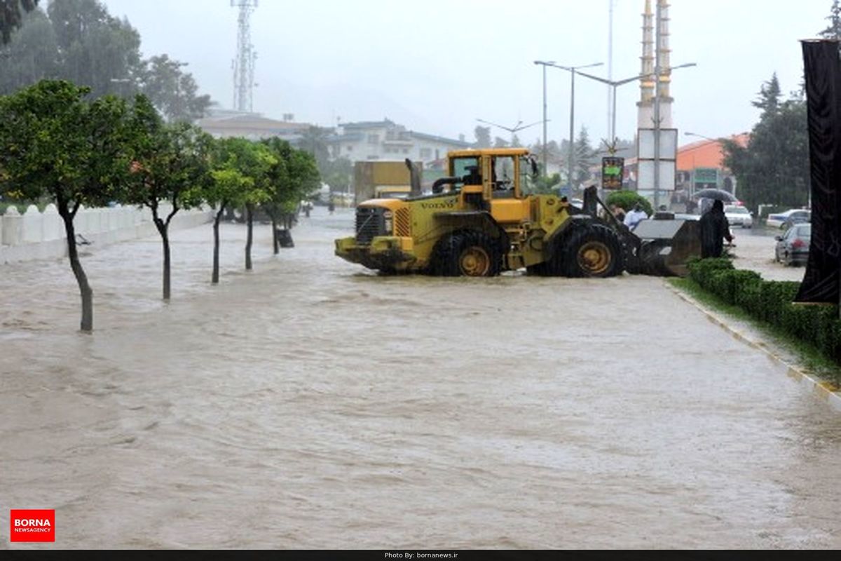اقدامات شبانه روزی راهداران جهت مقابله با سیلاب در شهرستان چایپاره