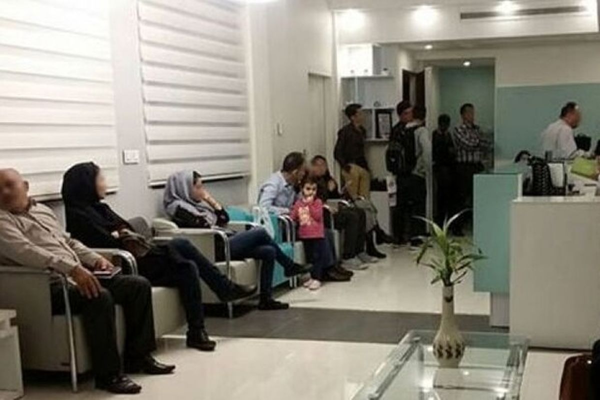کرمانپور: قانون پزشک را به پذیرش یا عدم پذیرش بیمه مکلف نکرده است