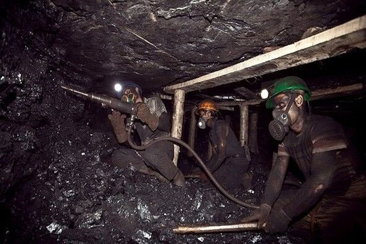 معدنچان همچنان زیر آوار مبحوس هستند/ ۱۵۰ نیروی تخصصی در جستجوی ۲ معدنچی محبوس معدن طزره دامغان