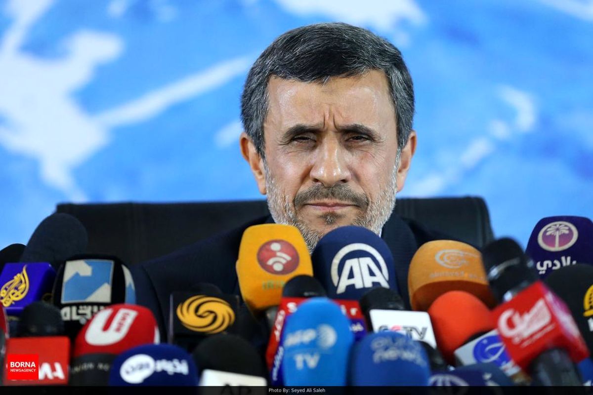 احمدی‌نژاد به ستاد انتخابات وزارت کشور وارد شد