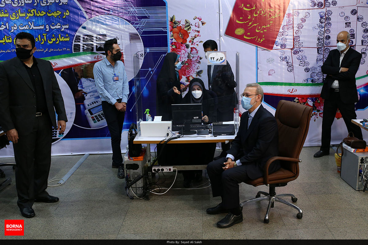 علی لاریجانی  برای انتخابات ریاست‌جمهوری ثبت نام کرد