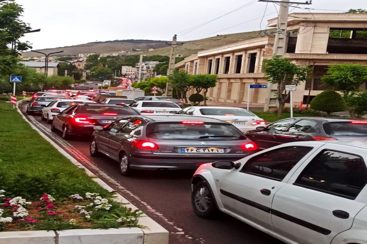 ترافیک سنگین در معابر شهری و بزرگراهی شهر تهران