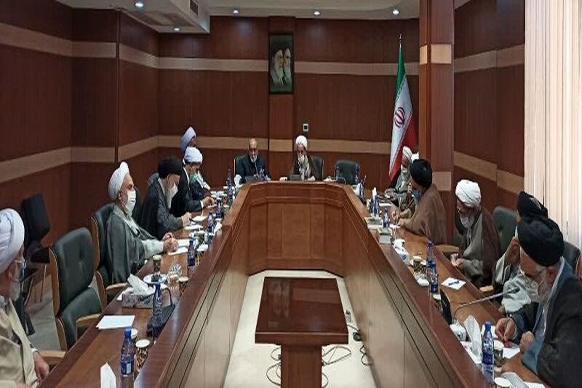 هرگونه وعده‌ای که اجرایش از عهده کاندیدا‌ها خارج است پرهیز شود