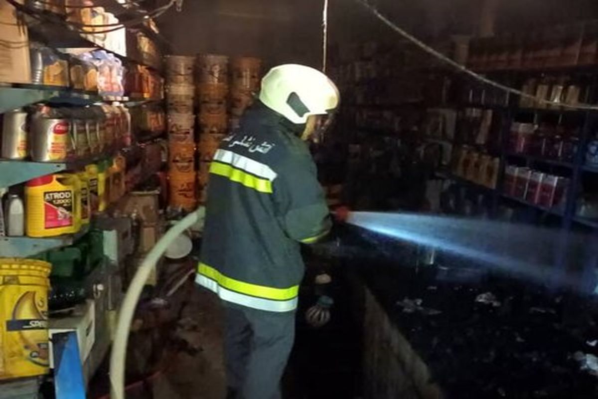 آتش‌سوزی هولناک در مغازه تعویض روغنی+ عکس