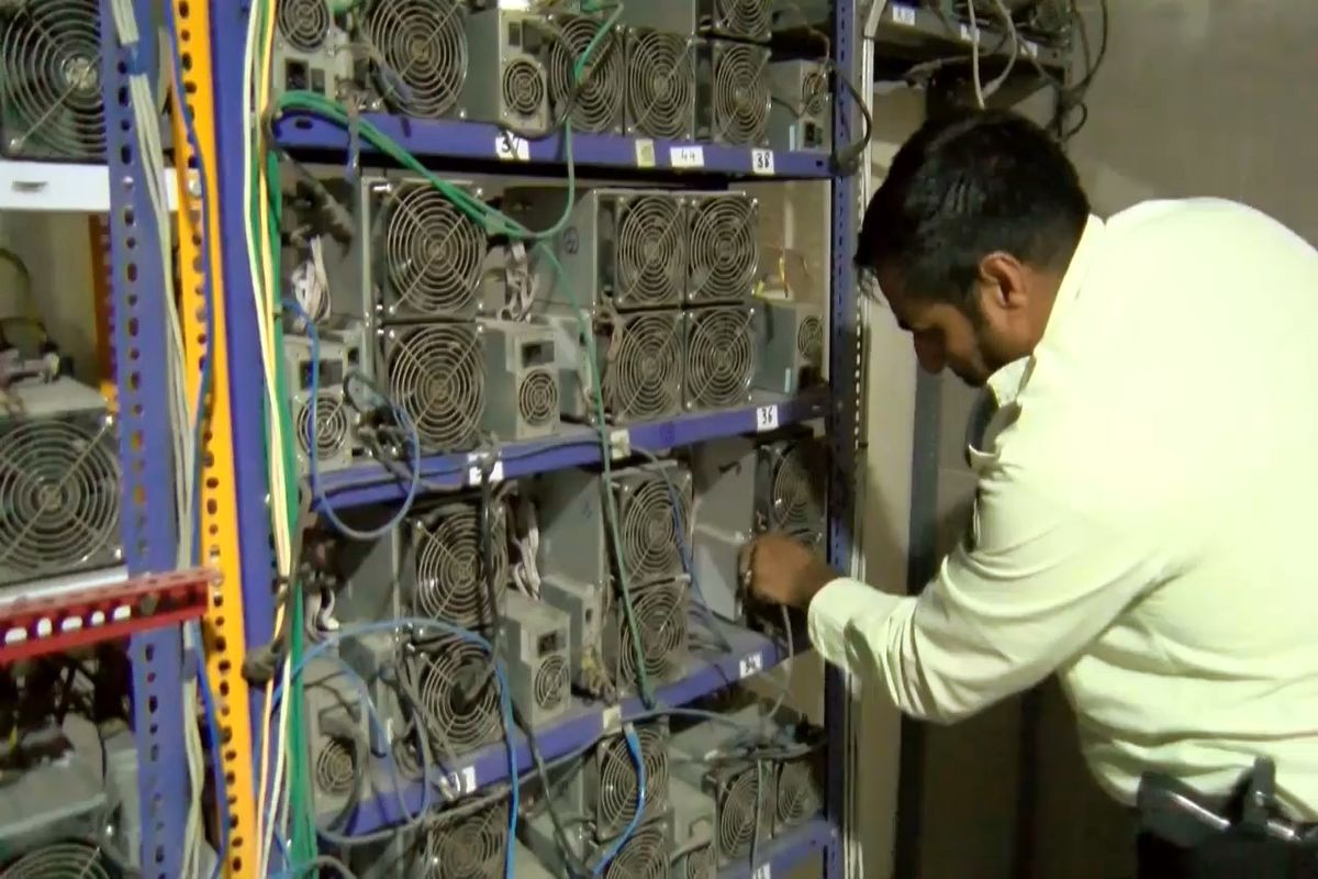 کشف مزرعه ۱۲ میلیاردی دستگاه های تولید ارز دیجیتال در "خرمشهر"