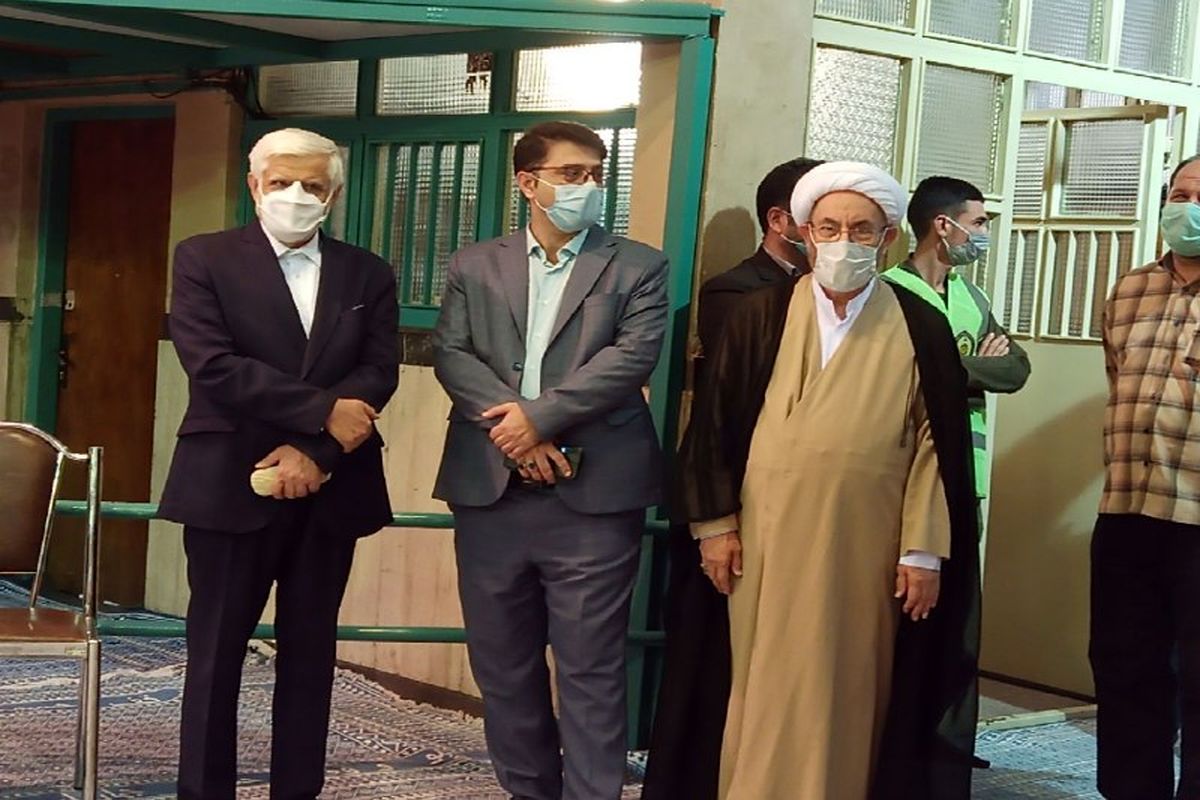 حضور وزیر اسبق اطلاعات در حسینیه جماران