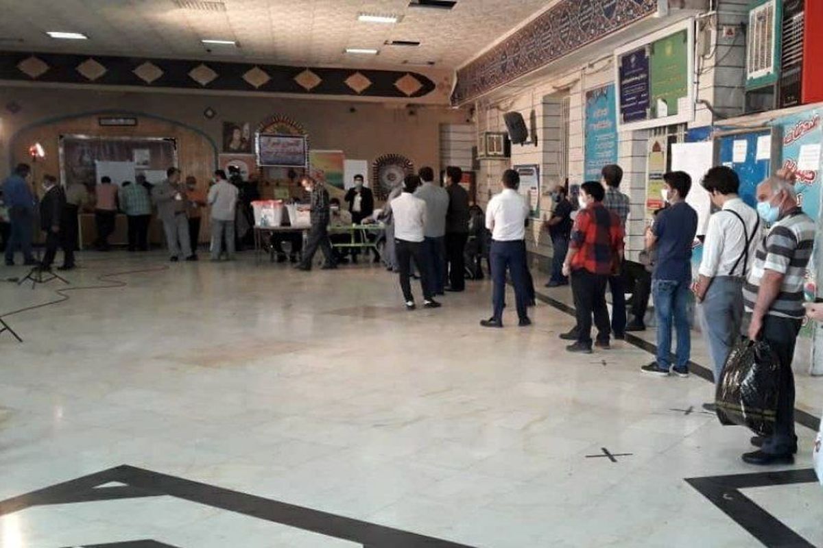 آغاز فرایند انتخابات در البرز با استقبال چشمگیر مردم/تشکیل صف در برخی شعب