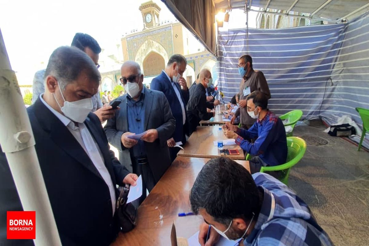 اعضای لیست جمهور و اعضای شورای شهر تهران رای خود را به صندوق انداختند+ عکس