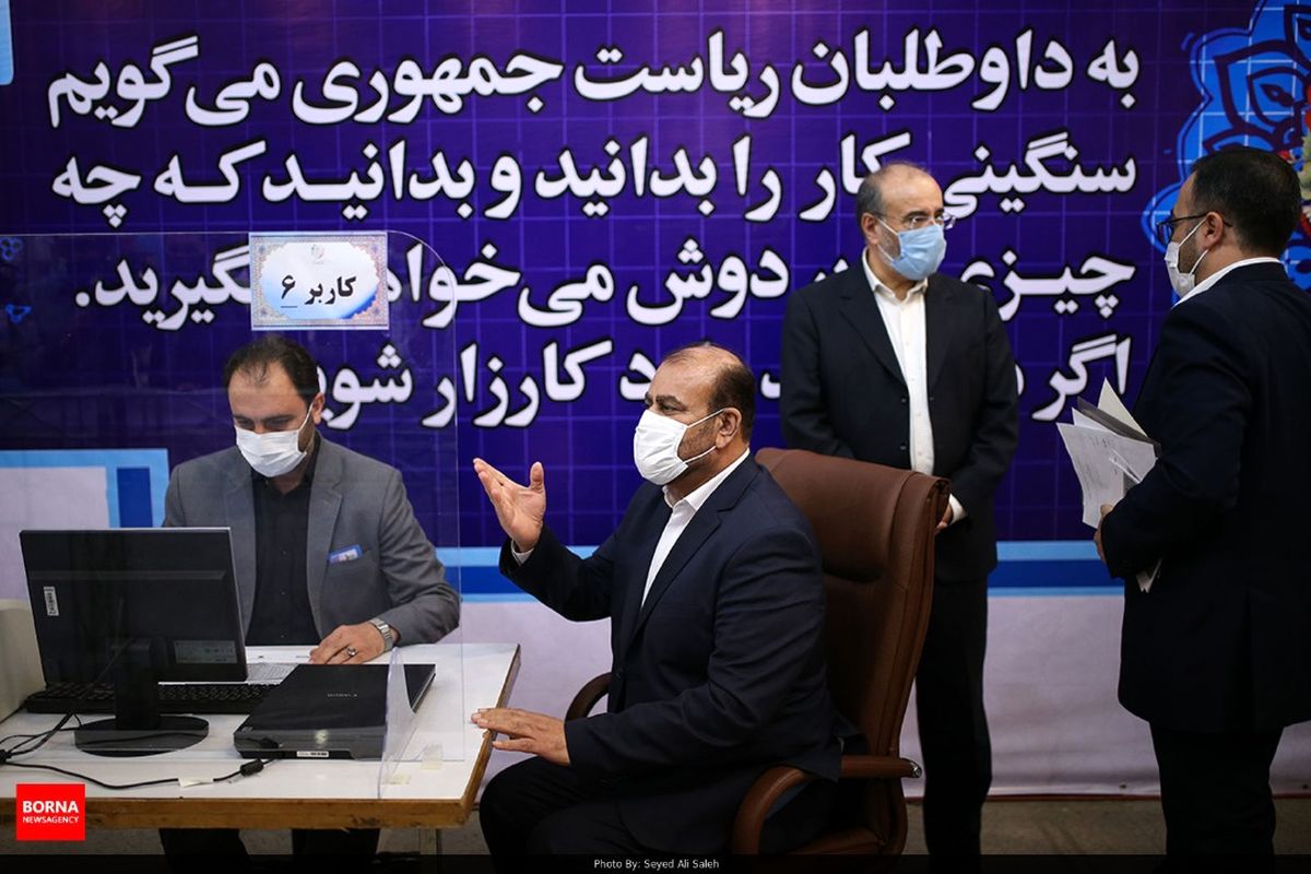 وزیر سابق نفت در حسینیه ارشاد رای خود را به صندوق انداخت