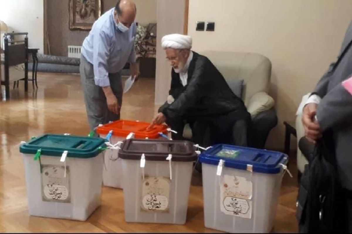 مهدی کروبی رای خود را به صندوق انداخت/ رای کروبی مشخص شد