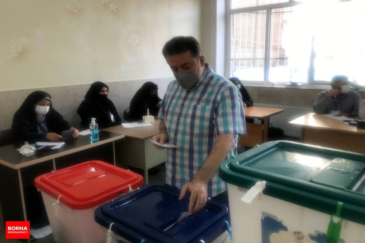 محمد مهدی تندگویان رای خود را به صندوق انداخت