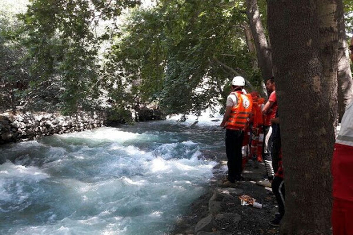 ۵ خانواده گرفتار شده در رودخانه کرج نجات یافتند