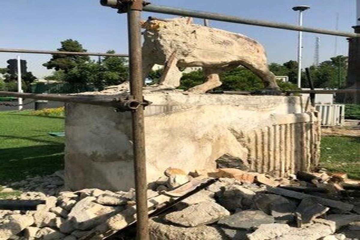 واکنش عضو شورای شهر به تخریب مجسمه شیرهای میدان حر