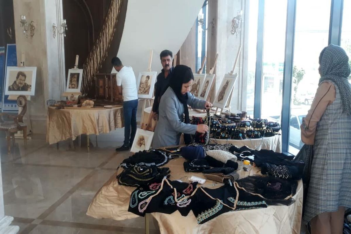 برپایی نمایشگاه تولیدات صنایع‌دستی در هتل هاله بانه