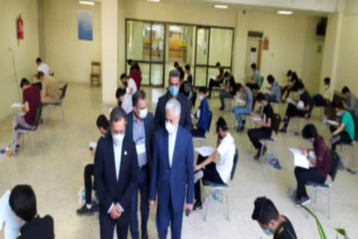 بازدید وزیر علوم از حوزه‌های برگزاری آزمون سراسری در دانشگاه فردوسی مشهد
