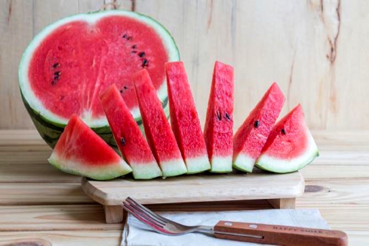 چرا خوردن هندوانه در تابستان واجب است؟
