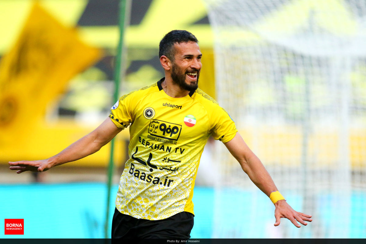 طلایی‌پوشان در تعقیب پرسپولیس