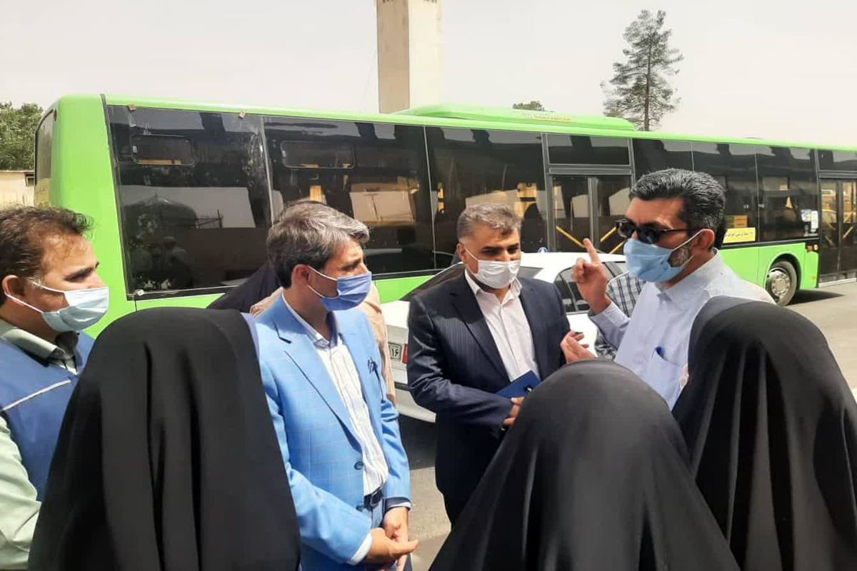 بازدید اعضای ستاد کرونا قم از اجرای شیوه‌نامه‌های بهداشتی در ناوگان حمل‌ونقل عمومی