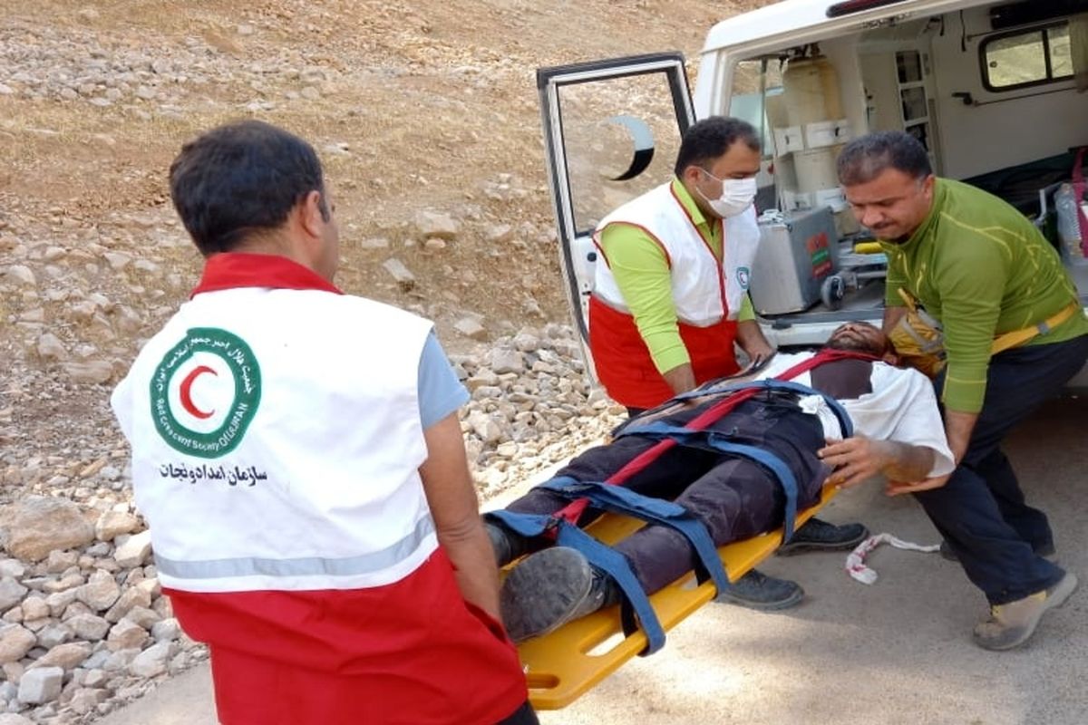 تلاش ستودنی امدادگران هلال احمر کهگیلویه و بویراحمد در عملیات اطفاء حریق کوه های منطقه نارک گچساران