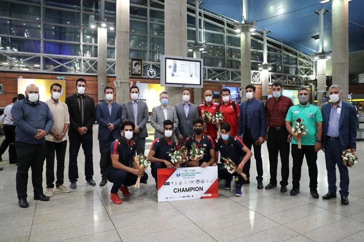 قهرمانان ساحلی با استقبال داورزنی وارد تهران شدند