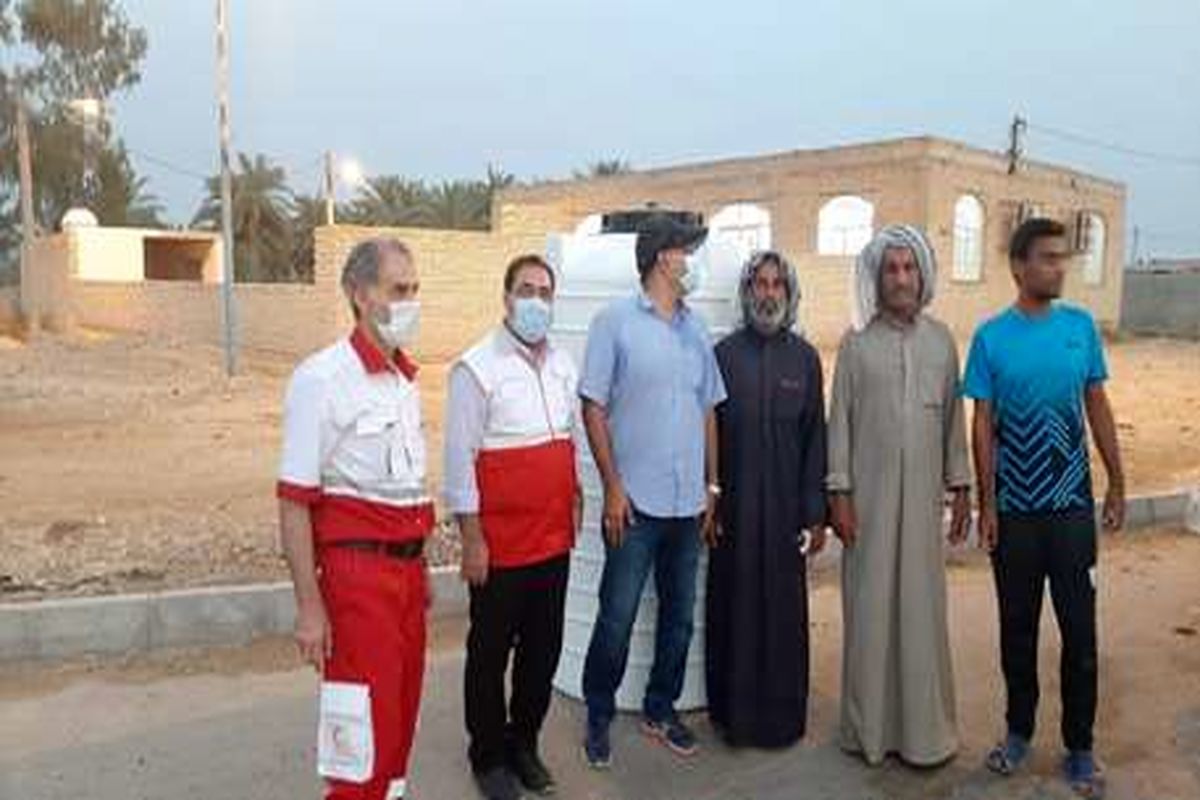 تلاش هلال احمر برای کمک به اهالی روستاهای درگیر تنش آبی در خوزستان