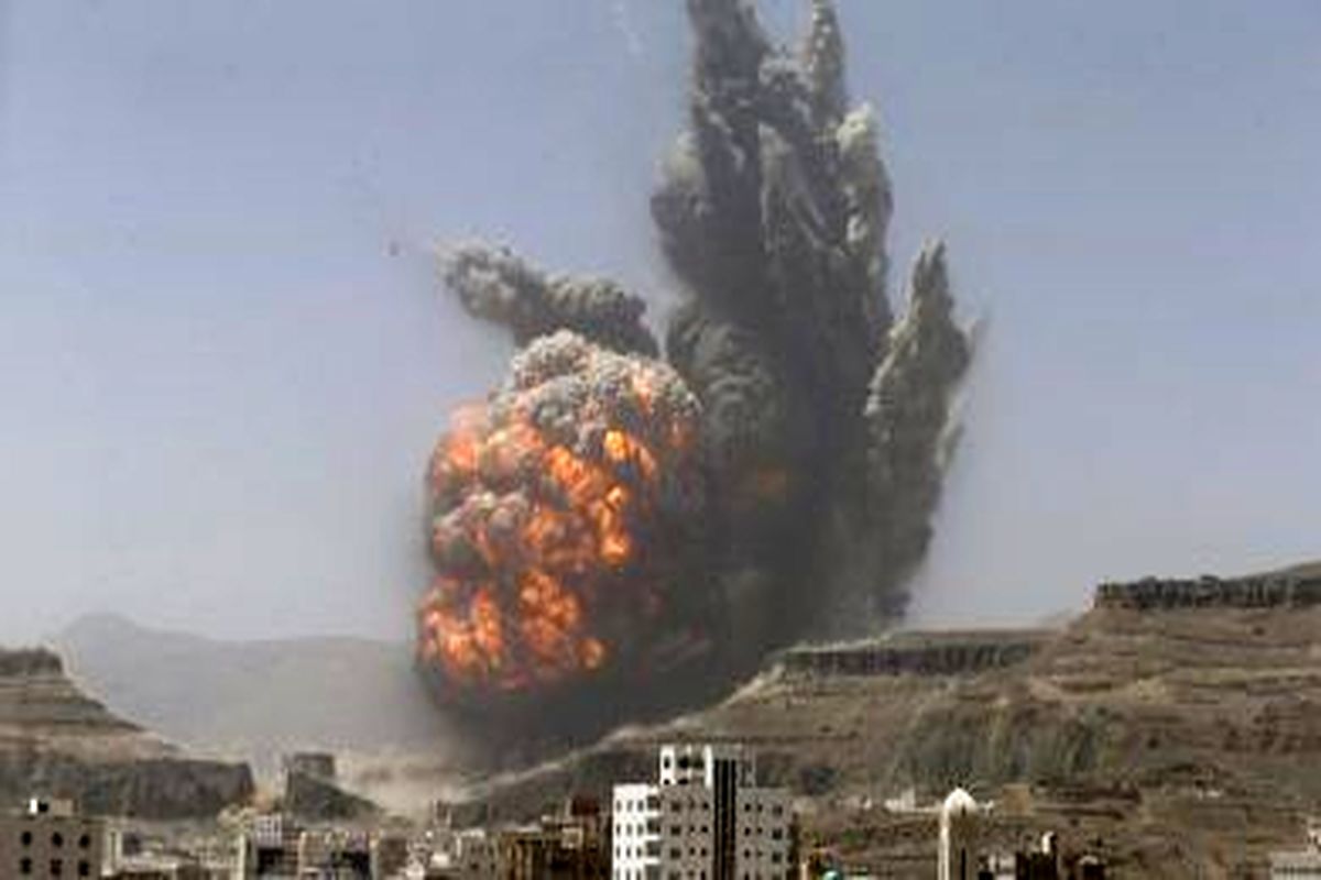 حملات هوایی ائتلاف عربستان به یمن با ادعای تلاش برای صلح