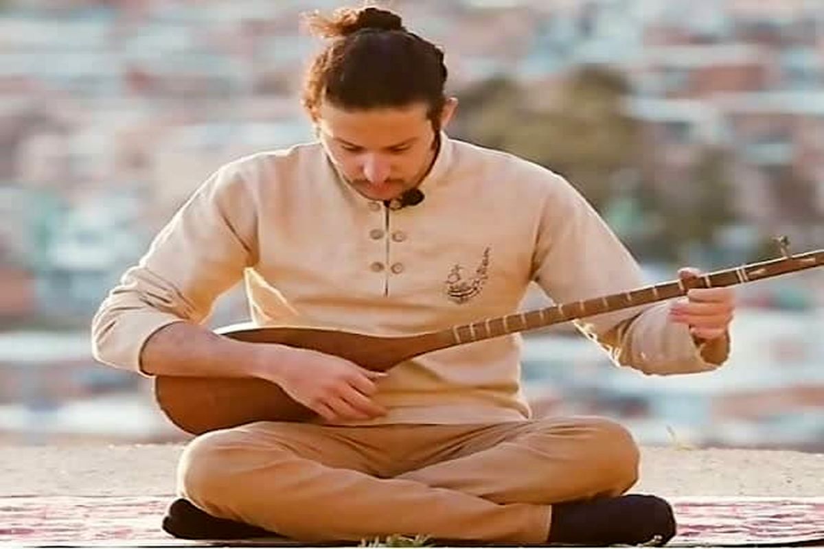 مقام اول جشنواره کهن آواهای تنبور و موسیقی کردی مهمان «ما و شما»