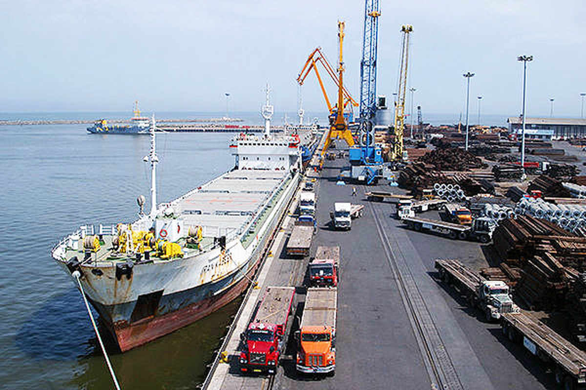 واردات ۲۰۰ هزار تن کالای اساسی از طریق بنادر مازندران
