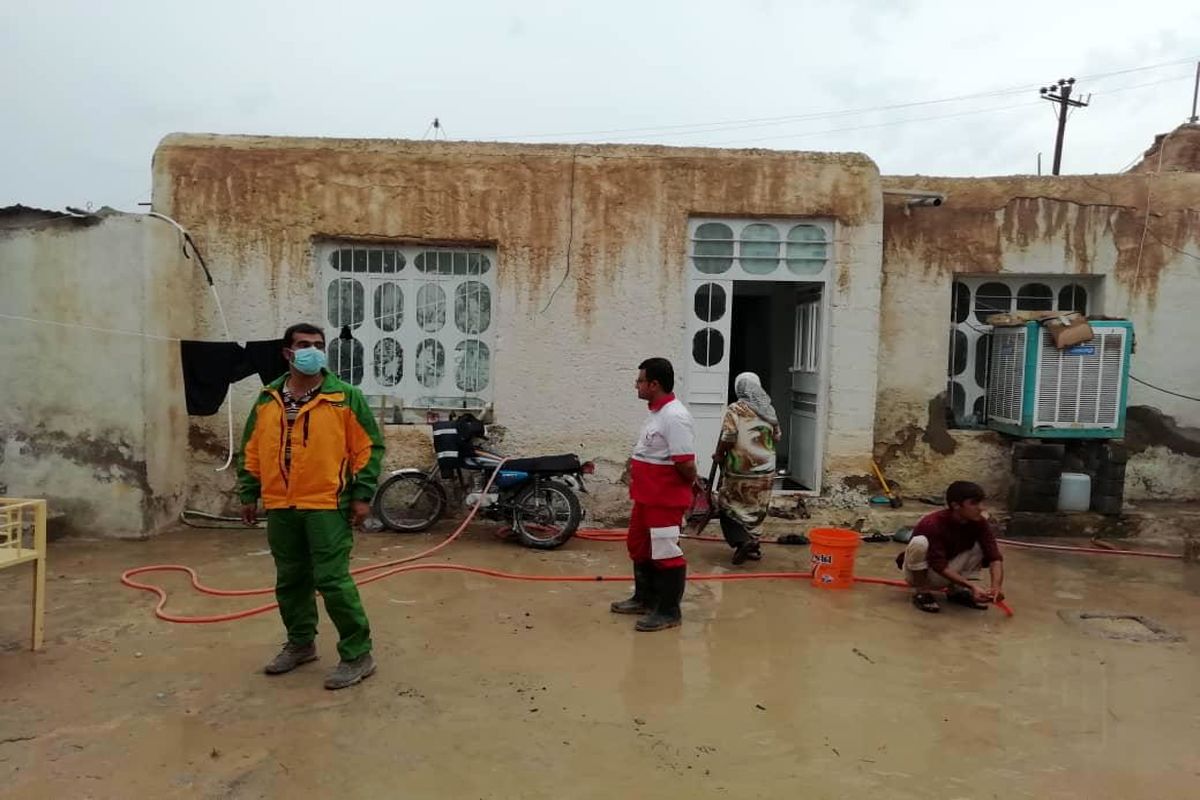 سیل و طوفان در استان فارس/ ۱۱ تیم امدادی هلال احمر اعزام شدند