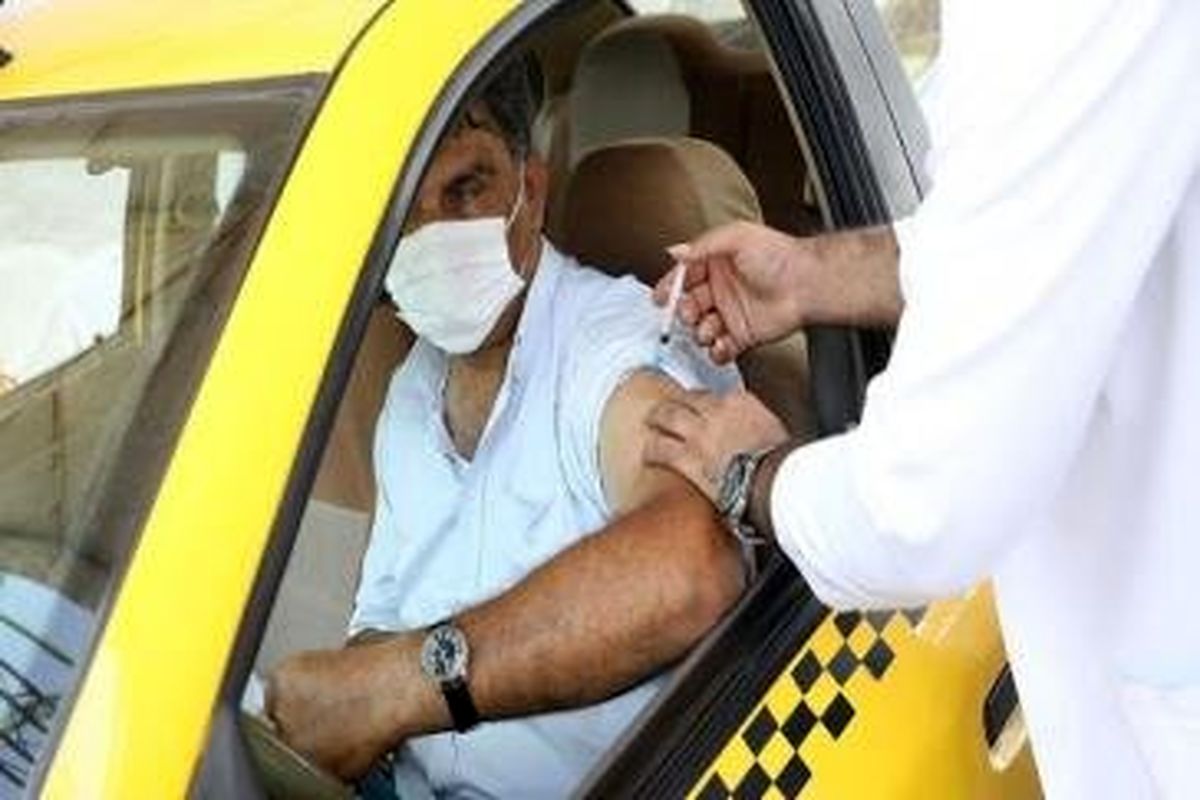 واکسیناسیون روزانه ۸۰۰ راننده تاکسی تبریز