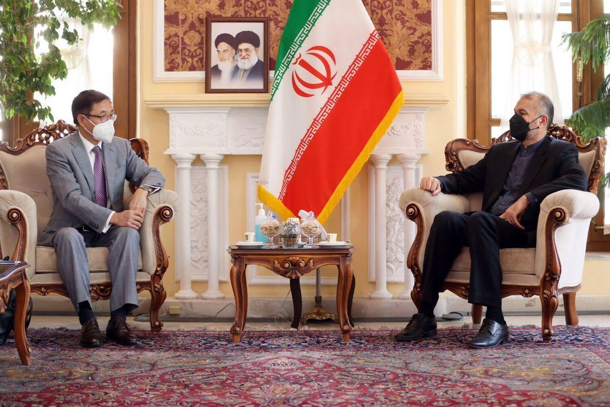 نماینده چین در امور افغانستان با امیرعبداللهیان دیدار کرد